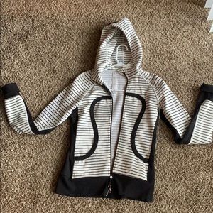 Lululemon size 6 scuba hoodie